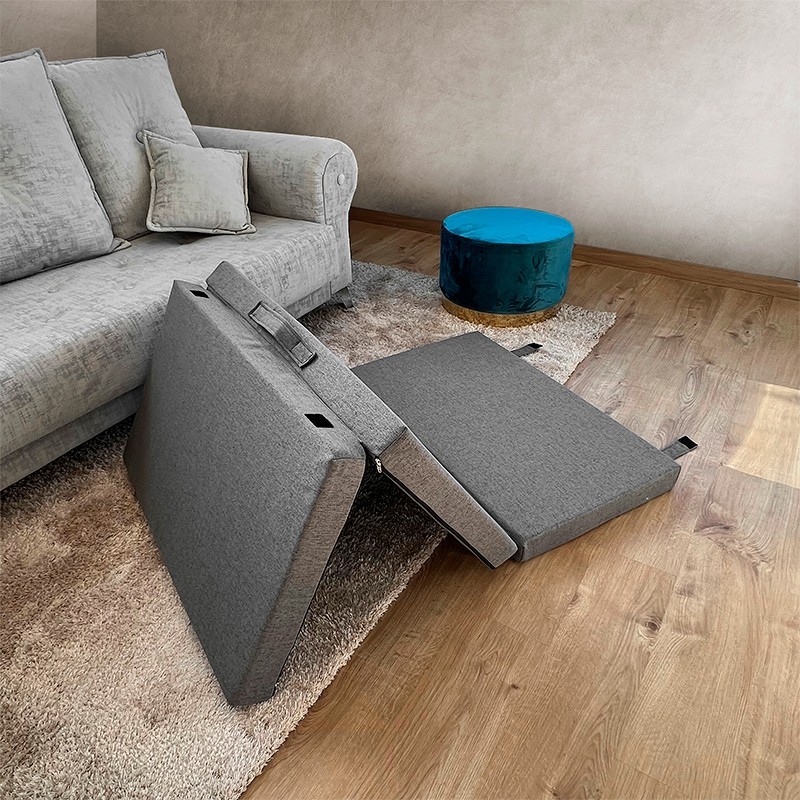 CUSTOM-MADE FOLDING MATTRESS WITH HANDLE AND CLOSURE